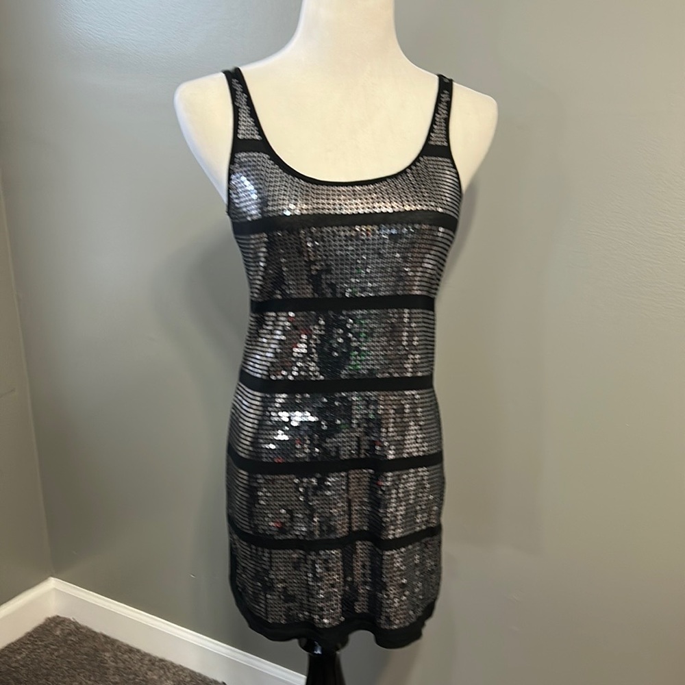 Express women’s tank top with front sequent size extra small